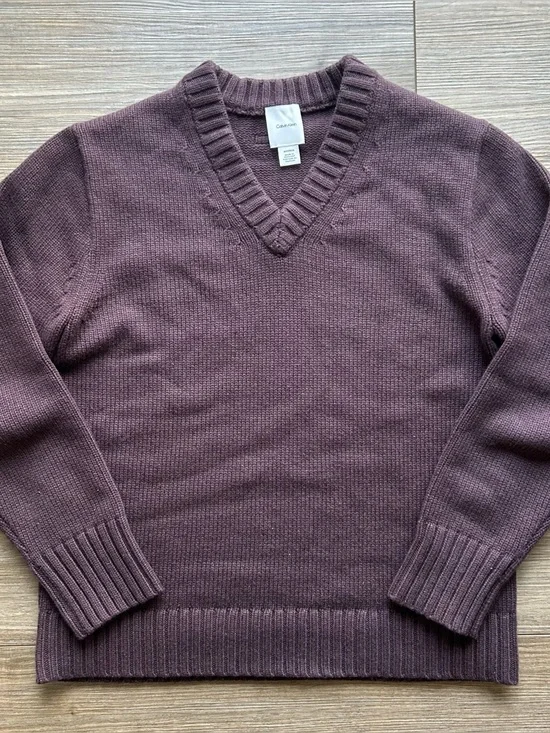 Calvin Klein | Wool V-Neck Sweater in Raisin Burgendy (X-Small) - Picture 10 of 11